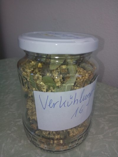 Glas mit Kräutern Glas mit Kräutern